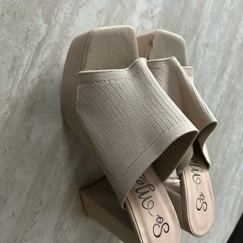 So Me Beige Platform Sandals - Picture 4 of 4